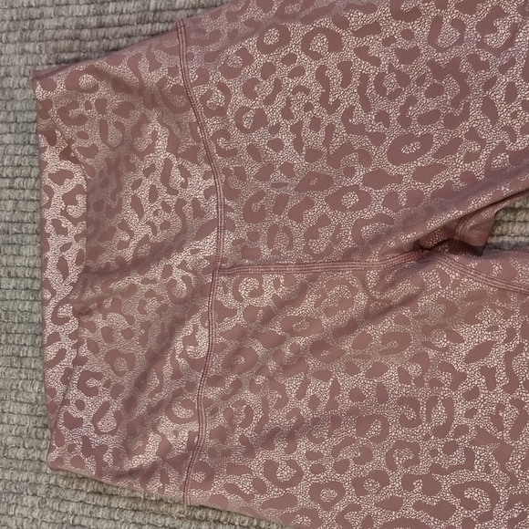 Lilac Leopard Supreme Hi-Rise 7/8 24" - Picture 4 of 6